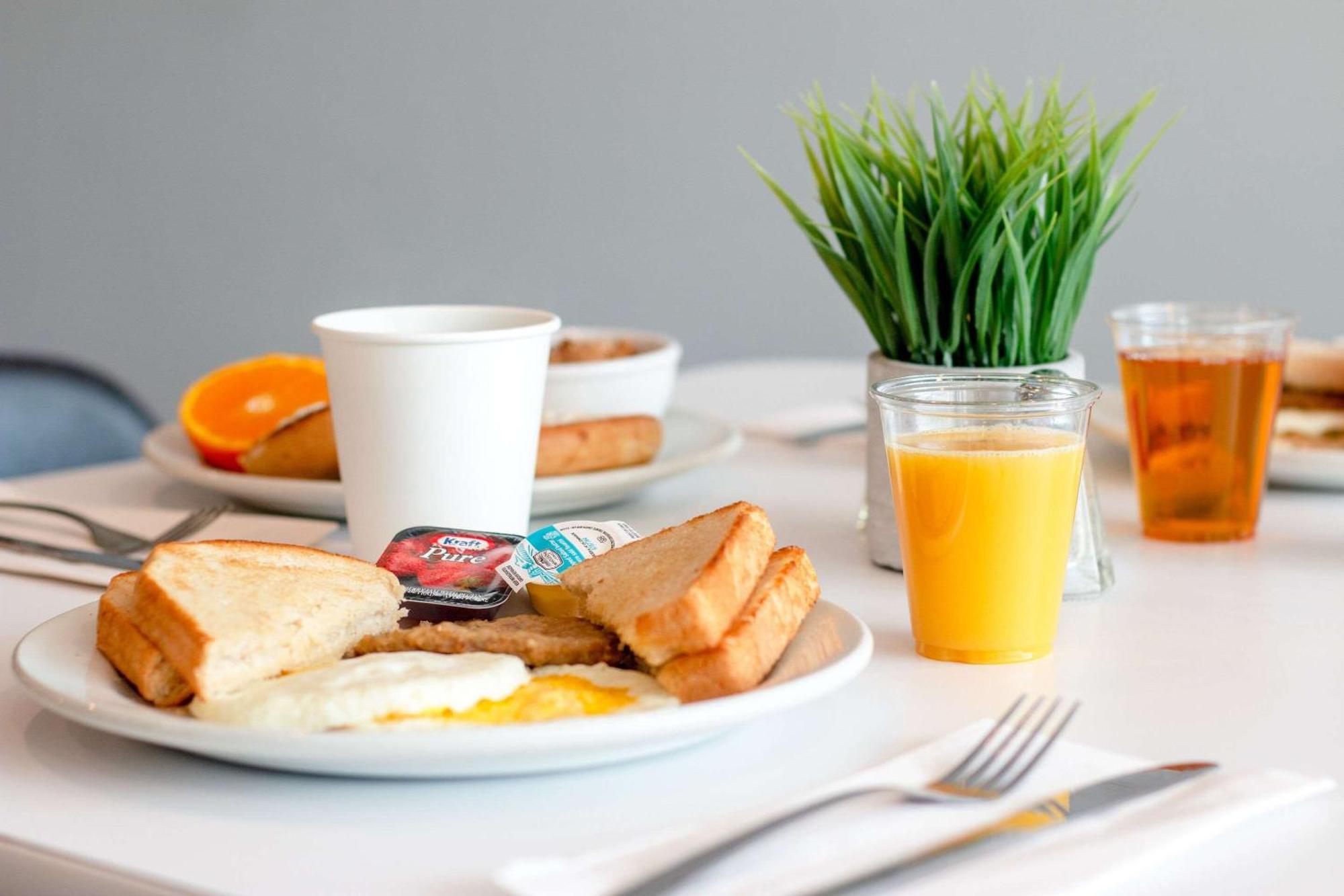 Comfort Suites Kingston Central المظهر الخارجي الصورة