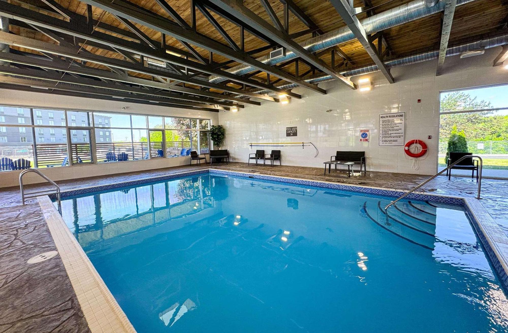 Comfort Suites Kingston Central المظهر الخارجي الصورة